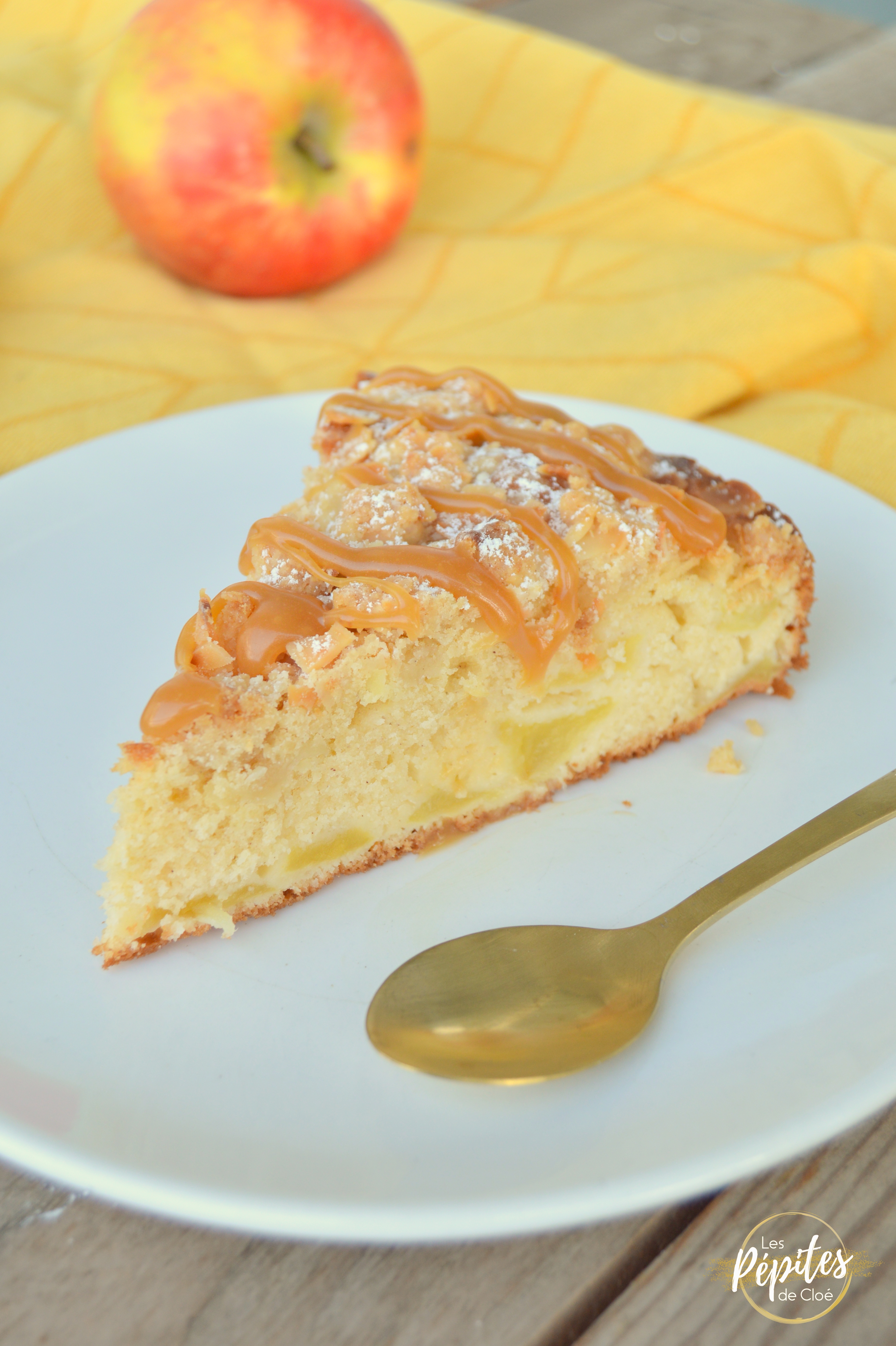 Gâteau Moelleux Aux Pommes, Crumble Et Caramel - Les Pépites De Cloé